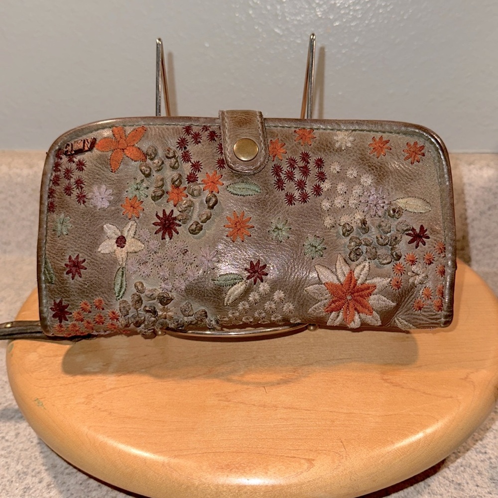 Art N Vintage Leatherr Embroidered Wallet